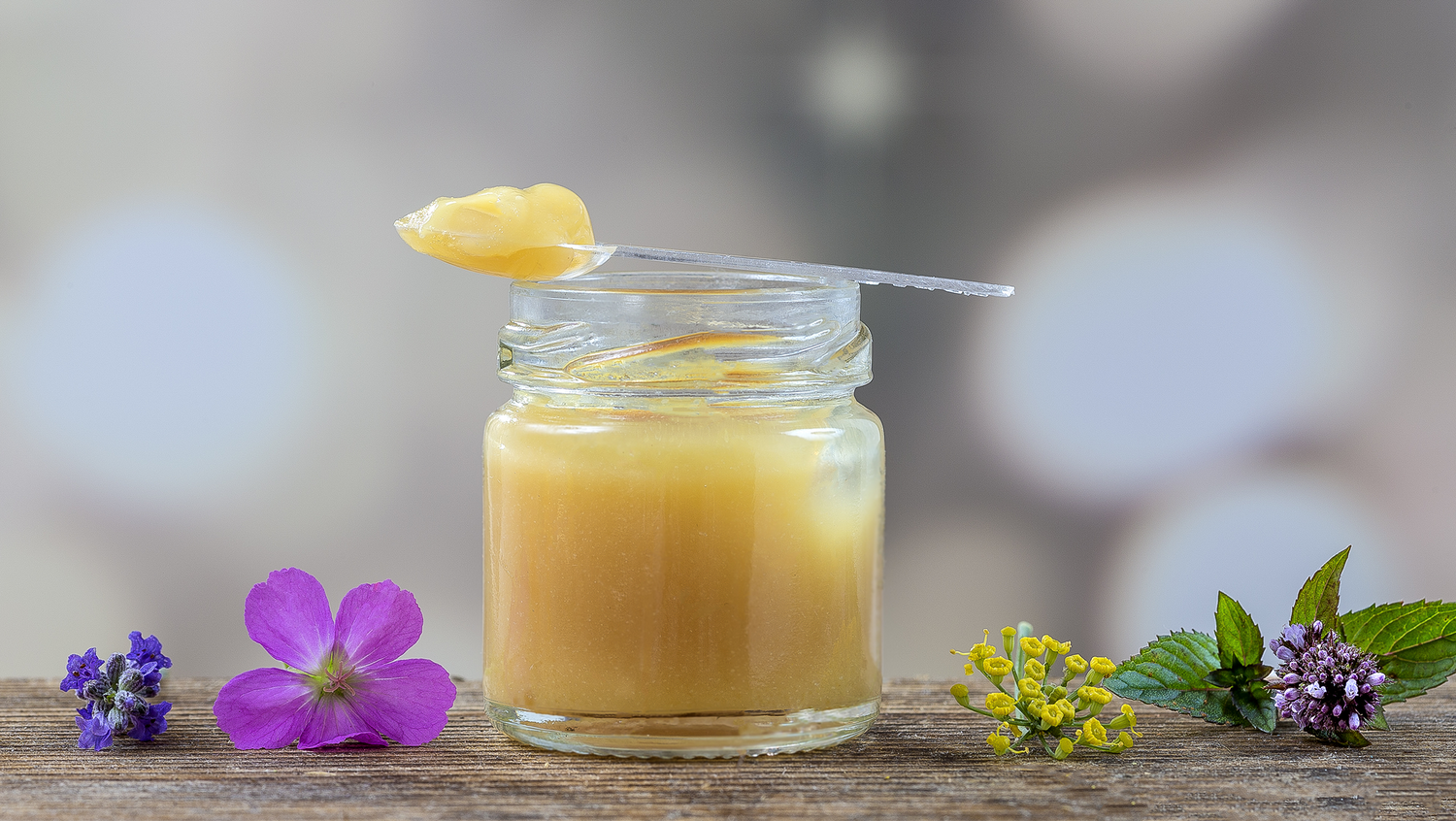 How is Royal Jelly Made? BEE&YOU